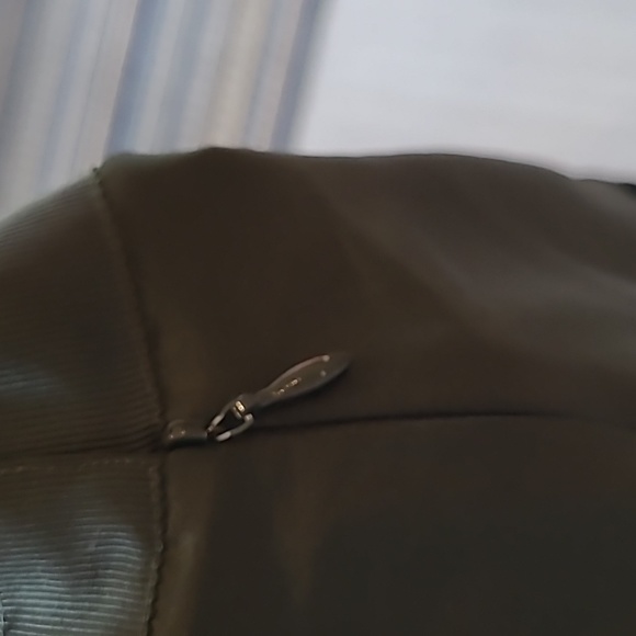 Diane vonFurstenberg silk skirt. Size 8 - Picture 4 of 7